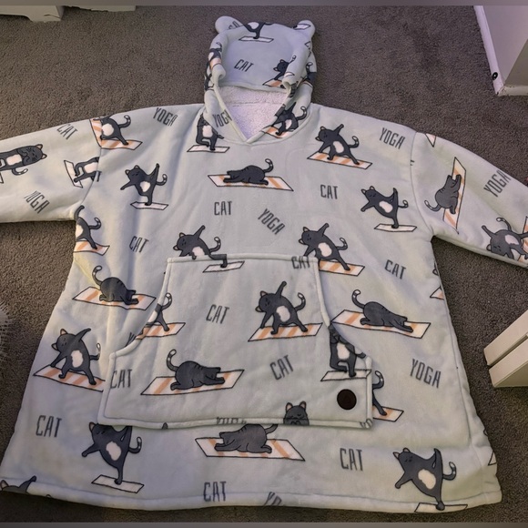 NWOT Three poodle extra long blanket hoodie in cat yoga print - Picture 4 of 8